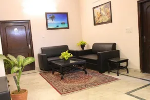 OYO Rooms Hawa Sadak Bais Godam - Image 5