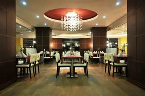 Gold City Luxury Apartment - Image 5