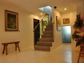 Hocks House - Image 2