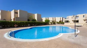 Villa adaptée aux familles avec terrasse, jardin et piscine | Vue mer | Proche de la plage | Parfaite pour le travail à distance - Image 2
