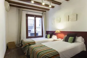 Friendly Rentals Da Vinci Barcelona - Image 3