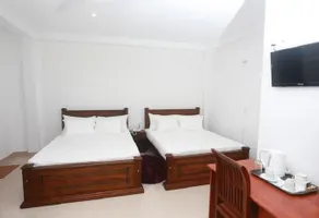 OYO 365 Kingsgate Transit Hotel - Image 3