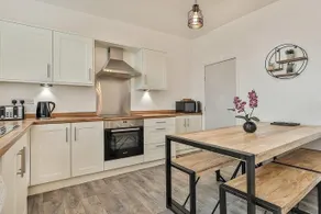 Spacious Property in a Great Location - Image 4