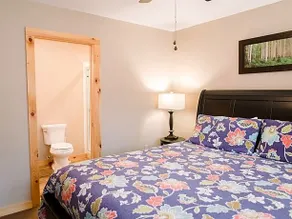 Cascade Mountain Chalet - Image 2