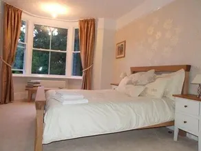 Farmborough House - Image 4