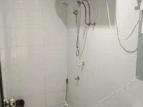 Siji Huahai Cabin Holiday Hotel - Image 4