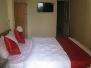 House Backpackers - Image 4