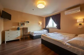 Autohof Top Hotel Hegyeshalom - Image 5