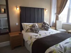The Warwick - Image 2