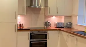 Stunning large 3 bedroom Penthouse Apartment - Image 5