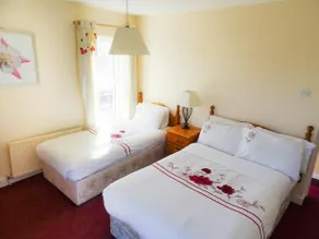 Strandhill Hostel And Surf School - Image 3