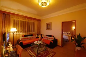 Crown Plaza Hangzhou - Image 4