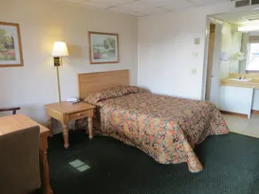 Pine Crest Motor Lodge - Image 2