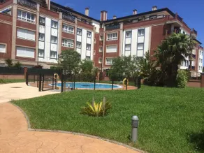 APARTAMENTO CON TERRAZA Y JARDÍN EN BAKIO - Image 1
