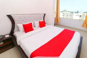 OYO 30900 Hotel 70 - Image 3