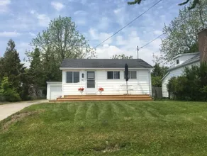 Wellington Two Bedroom Cottage With Stunning Views Of Lake Ontario - Image 1