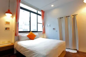 8 Door Guest House - Image 2