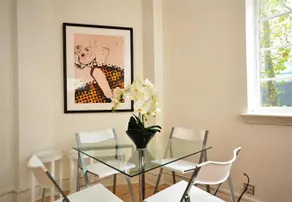 Uber Phoenix Theatre House - Image 3