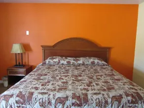 Relax Inn Tyler - Image 5