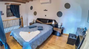 Moonstone Traditional House - Image 5