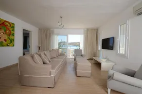 Doria Beachfront Residence - Image 3