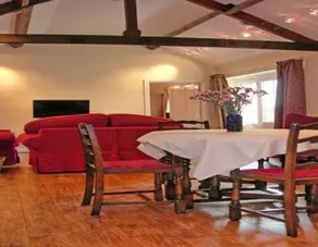Cottage with garden - Image 3