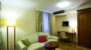 Hotel Elefant - Image 2