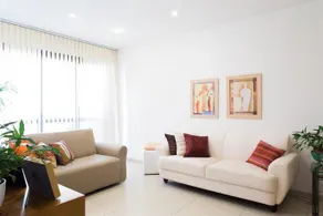Spacious Apartment with Sea View - Image 4