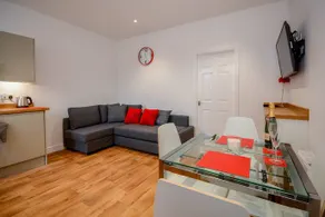 Flat 2 Front Street - Image 1