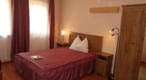 Nadins Guesthouse - Image 5