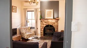Blue Duck Cottage Village Comfort with Fireplace - Image 3