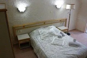 Paradise's Apple Hotel - Image 2