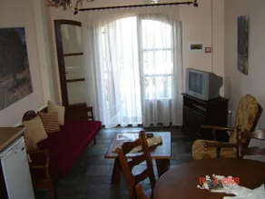 Smaragdi Luxury Apartments - Image 5