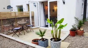 Contemporary Two bedroom two bathroom apartment - Image 3