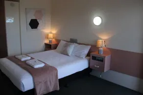 Caloundra Suncourt Motel - Image 3