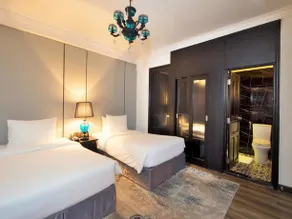 A&EM Signature Hotel - Image 3