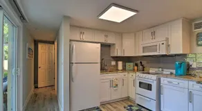Sunny Retreat w/ Patio 2 Mi to Madeira Beach - Image 4