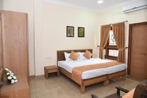 Lakehills Serviced Apartment - Image 4