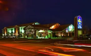 White Pines Inn & Suites of Holland - Image 4