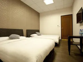 Maji's Backpacker Hostel - Image 1