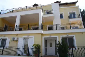Santafemia Studios & Apartments - Image 5