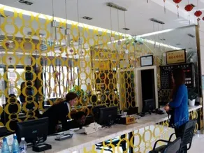 Yiju Holiday Hotel - Image 4