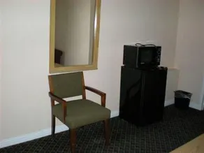 Passport Inn & Suites Corona - Image 4