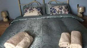 Comfort Apartment No. 16, Daffodil Court - Image 2