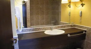 One-Bedroom Private Apartment in Royal Beach - Image 2