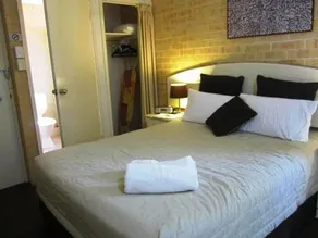 Edmondstone Motel - Image 3
