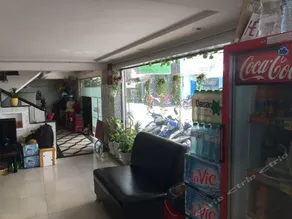 Queen Hotel - Image 2