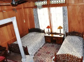 Royal Group of Deluxe Houseboats - Image 3