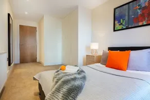 Canary Gateway Apartments - Image 4