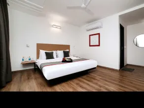 OYO Townhouse 069 Civil Lines - Image 4